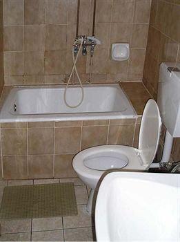 Otel Tina *